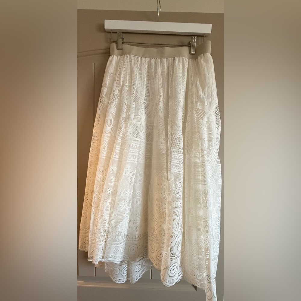 Brand New Pretty Elegant White Lace Skirt, Midi Length. Size 4XL, Has Lining.